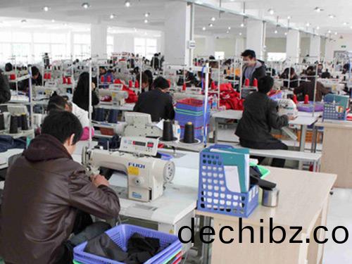 防靜電(dian)服(fu)生(sheng)産(chan)車(che)間(jian)